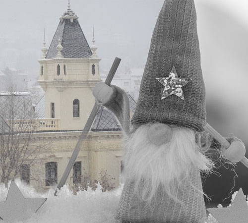 Felicitacion Navidad, Foto Casa Amarilla y Duende Navideño