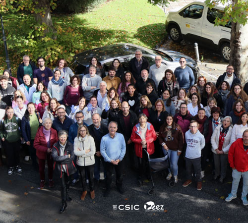 Imagen aérea de personal de la EEZ